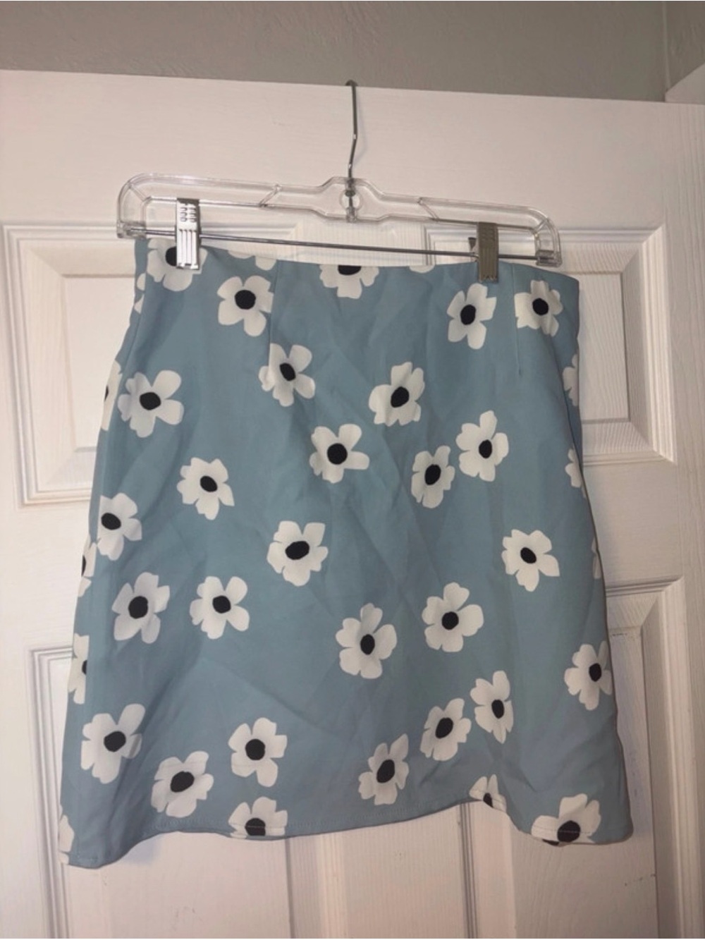 Source Unknown Light Blue Mini Skirt with White & Black Daisy Print